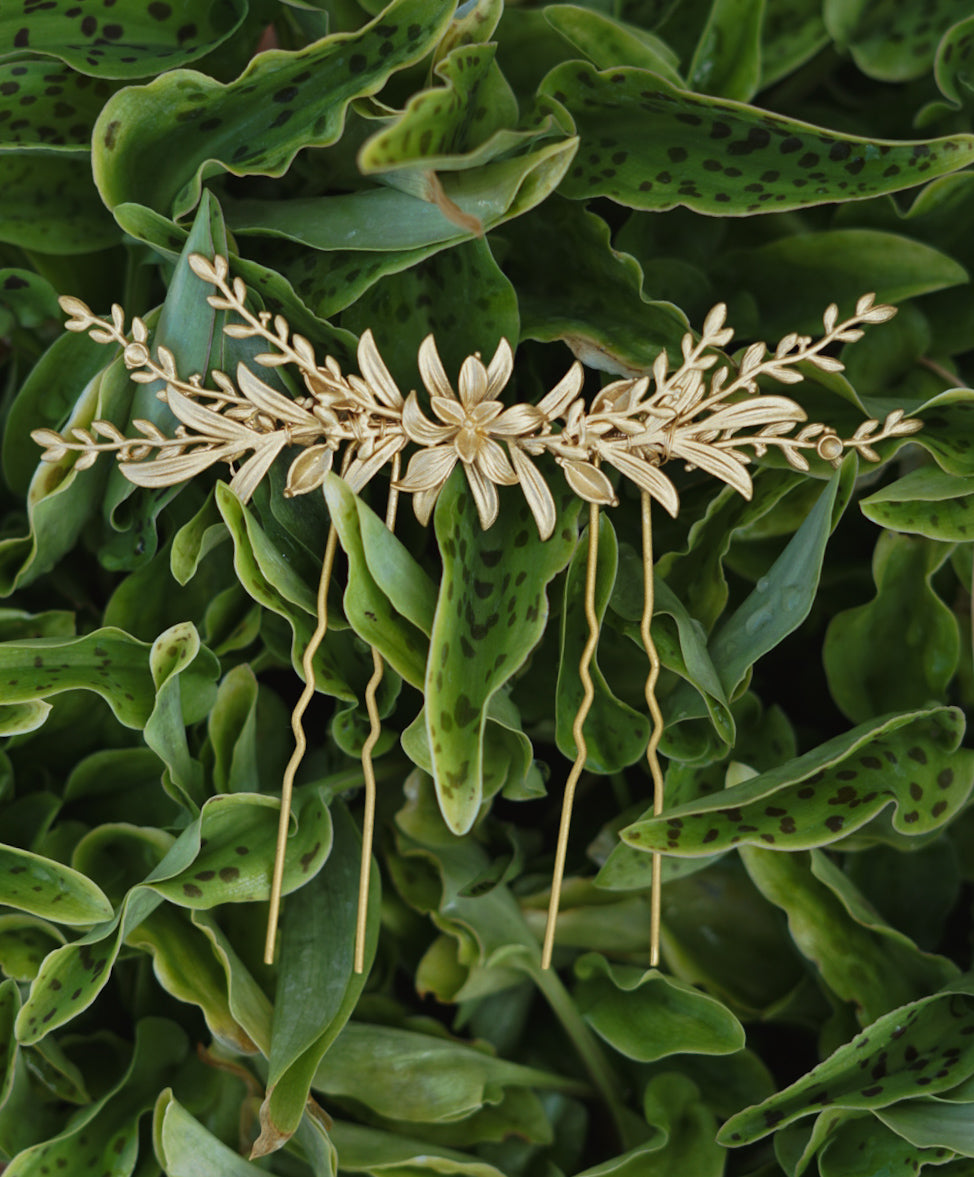 acess-rio-de-cabelo-toucado-dourado-floral-elegante-zissy-ii