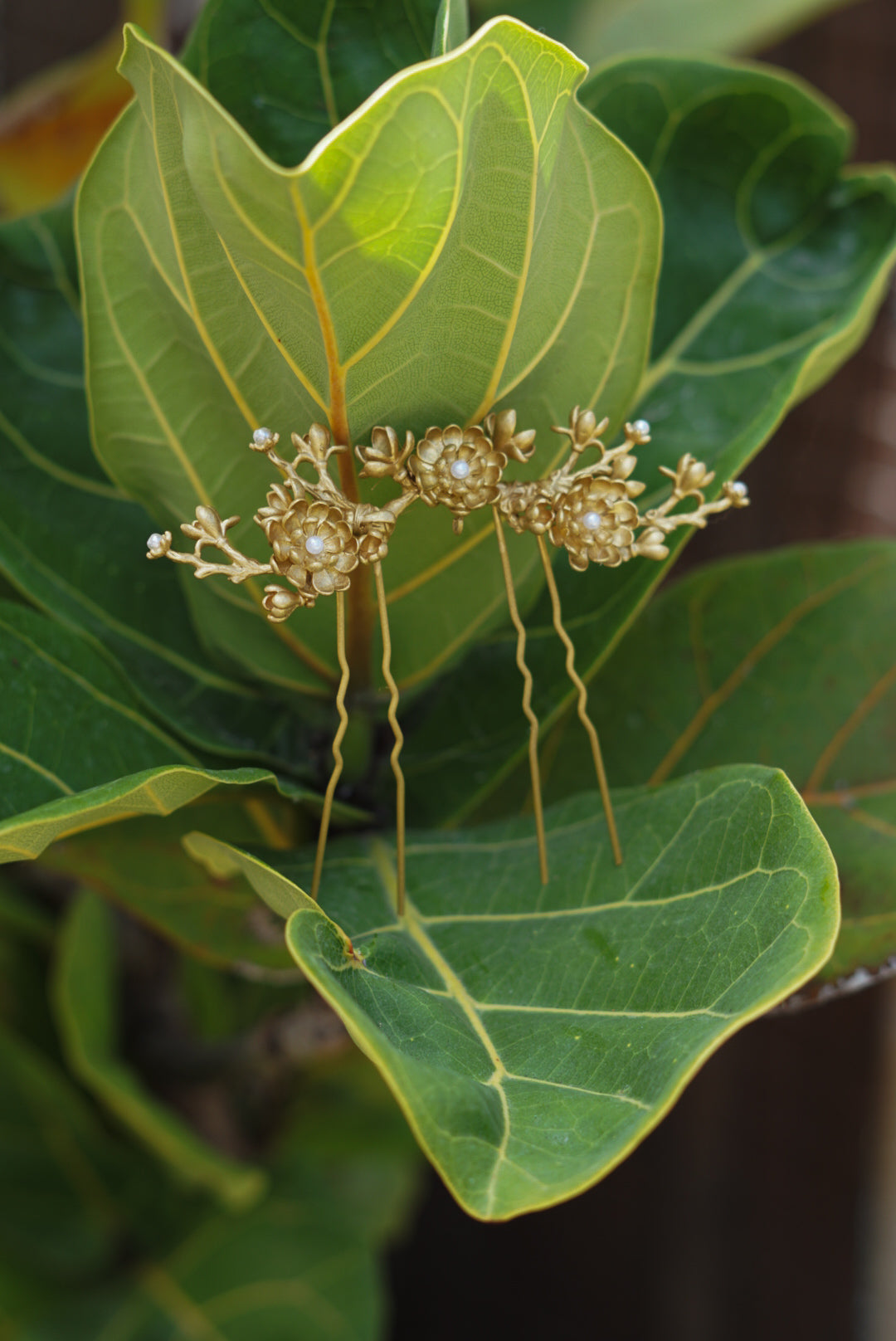 acess-rio-de-cabelo-toucado-dourado-floral-perolas