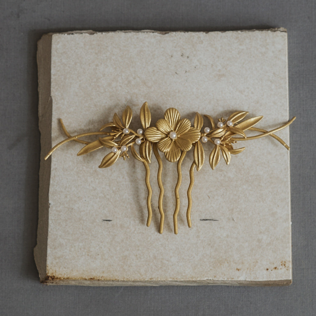 acess-rio-de-cabelo-toucado-dourado-perolas-noiva-doryn