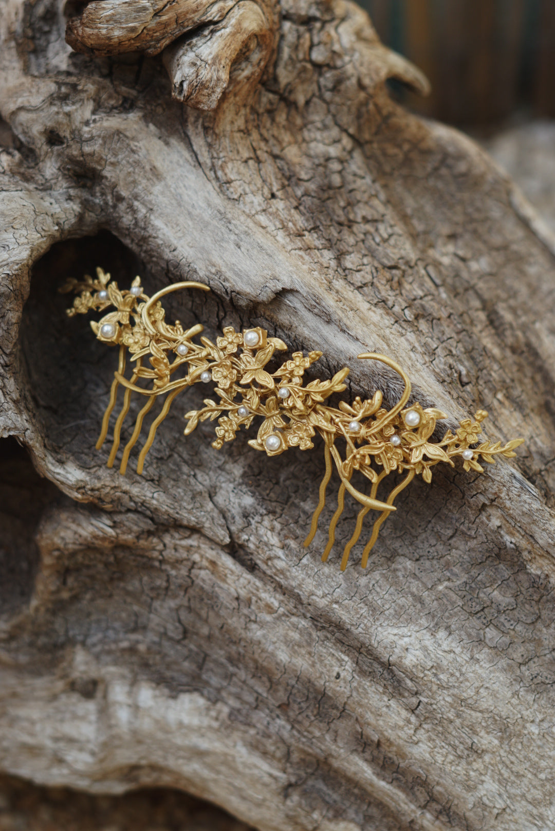 acess-rio-de-cabelo-toucado-dourado-perolas-requintado-bhiner
