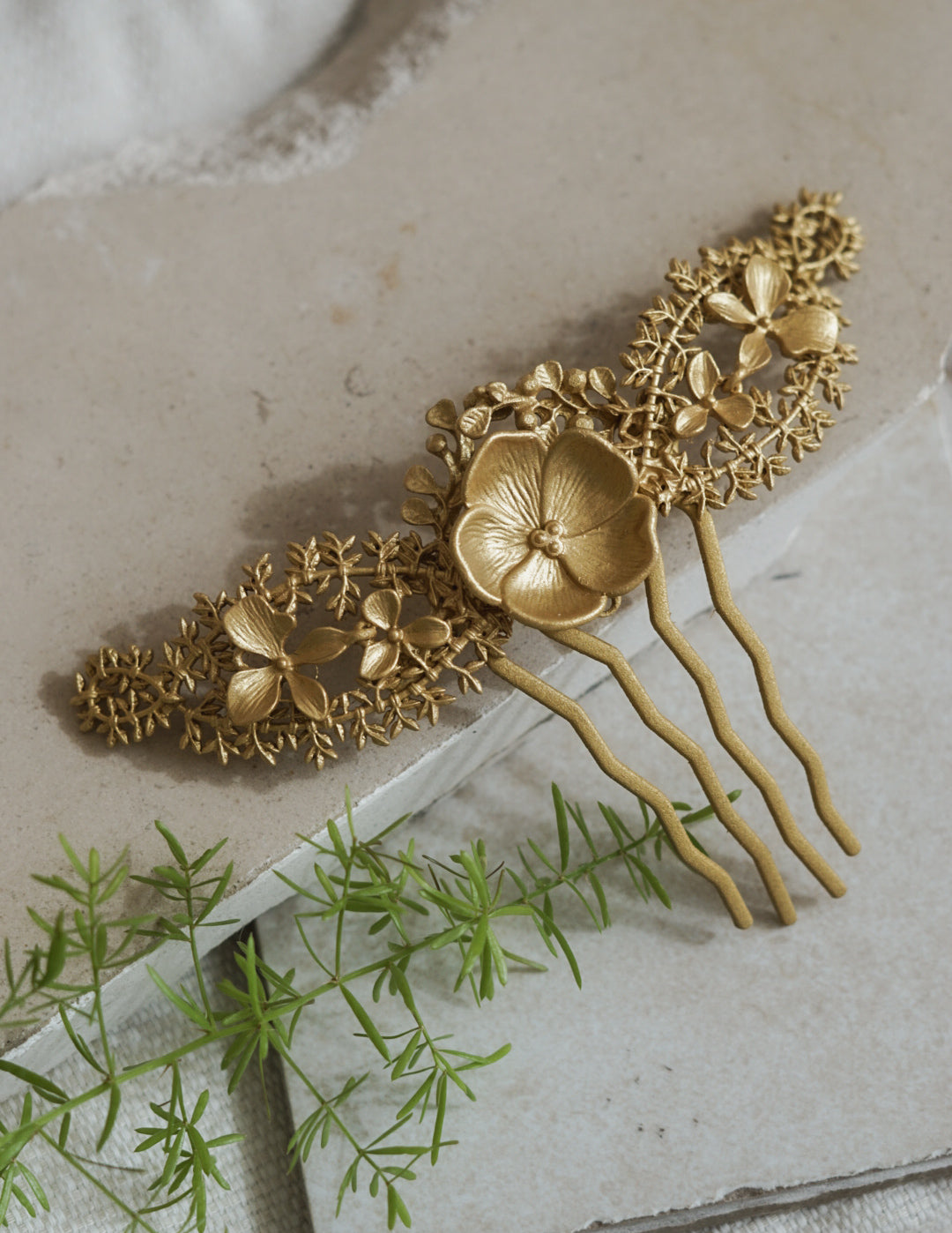 acess-rio-de-cabelo-toucado-soleir-ii-dourado-noiva